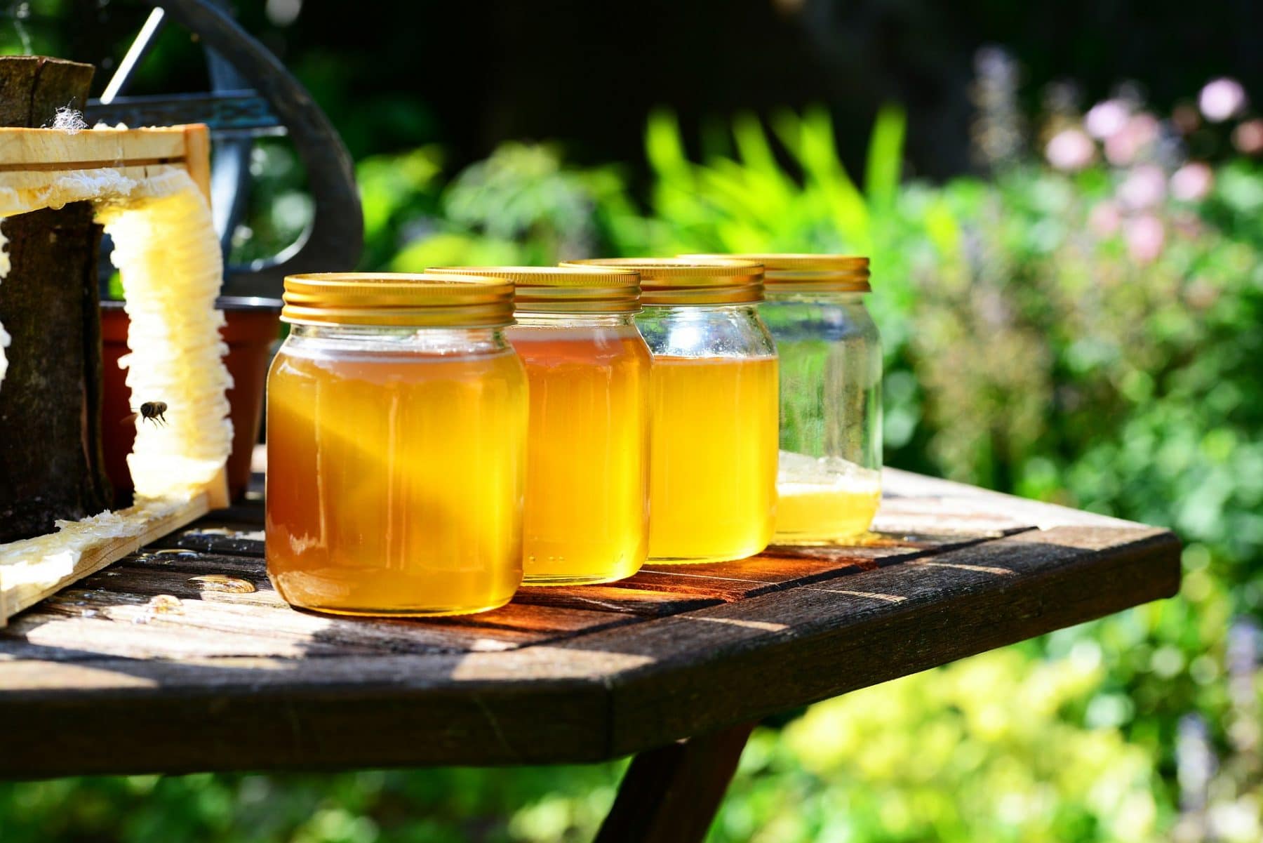 Hoe kun je het verschil zien tussen pure honing en namaak honing?